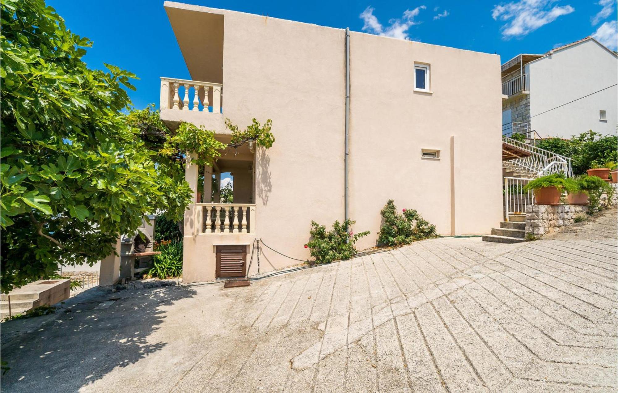 Stunning Apartment In Gruda With House Sea View 몰루나트 외부 사진